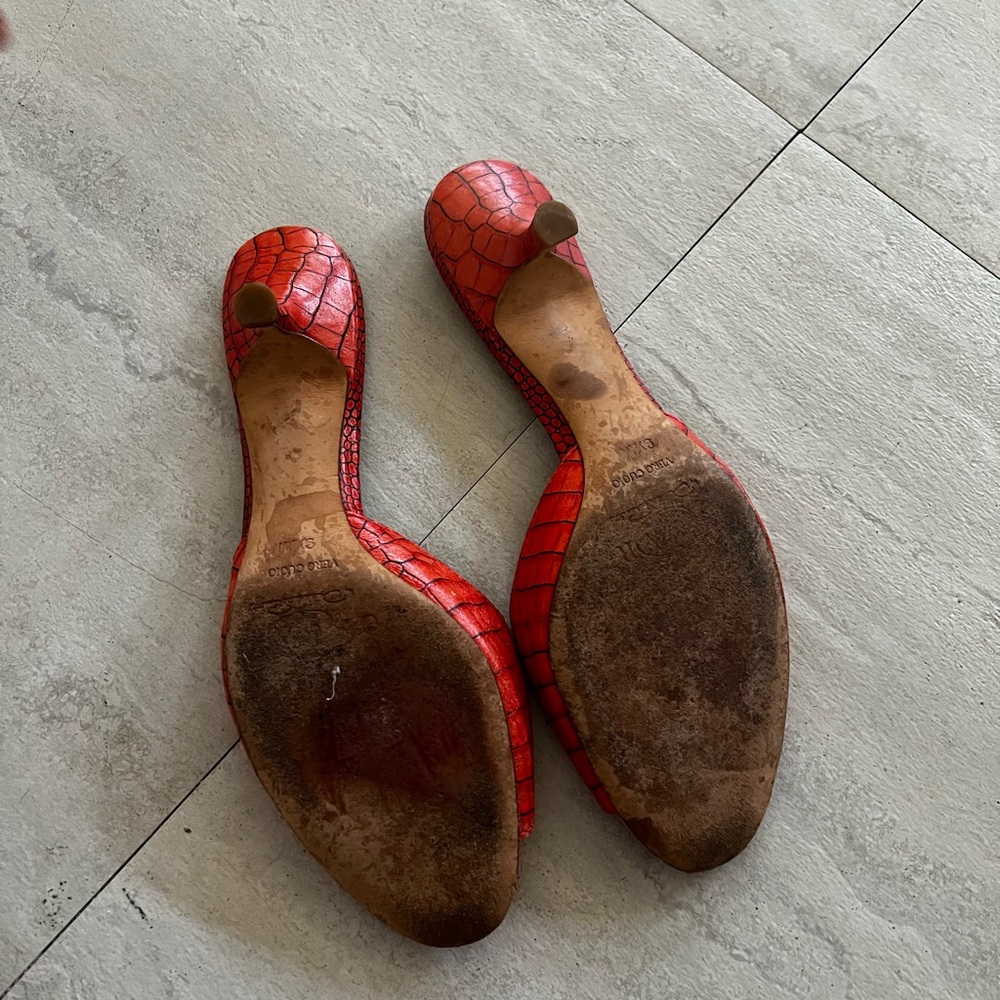 Oscar de la Renta Red Croc-Patterned Heels - Picture 3 of 4